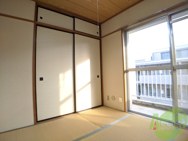 収納　扉の色が壁と同じ色なので、統一感がありますね。
