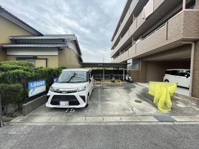 駐車場　駐車場