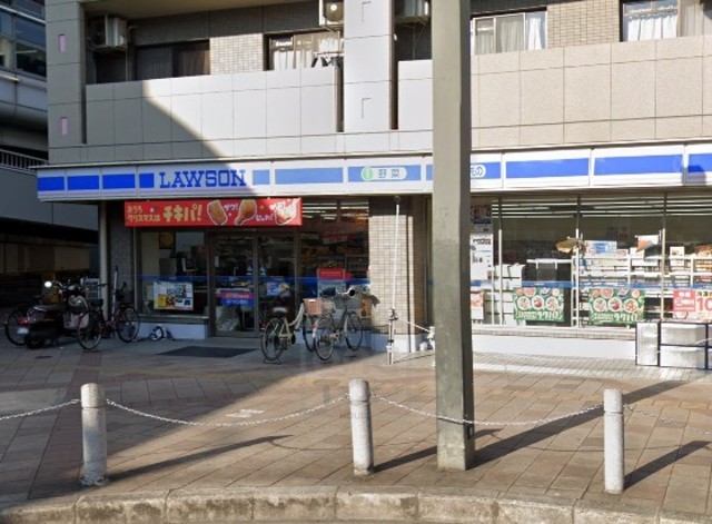 コンビニ　ローソン　モノレール摂津駅前店（コンビニ）まで737m