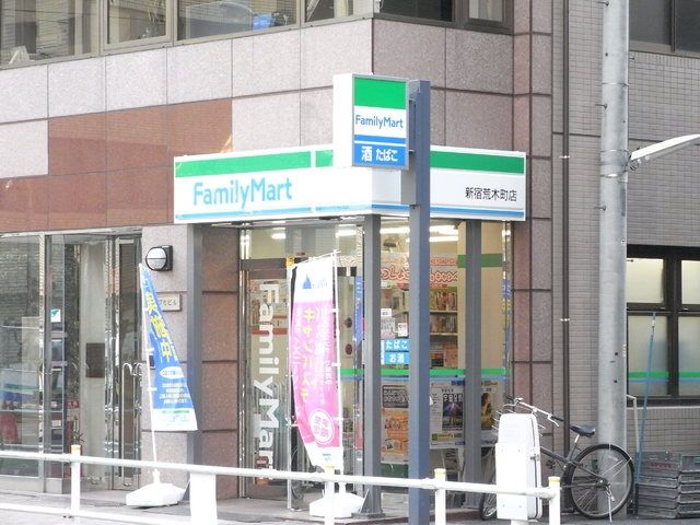 コンビニ　ファミリーマート（コンビニ）まで100m