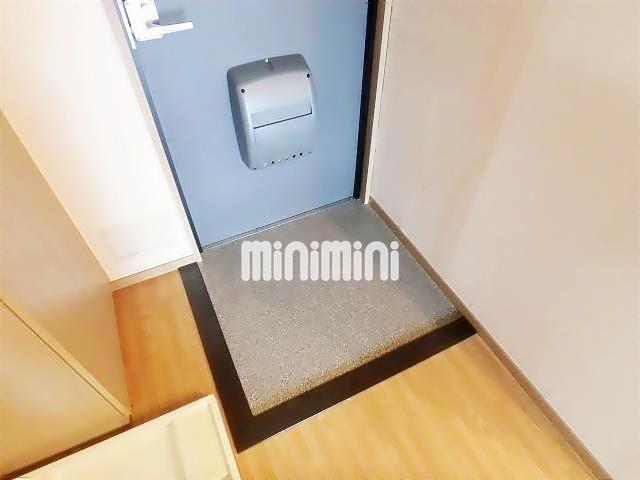 玄関　出入りしやすいフラットな玄関。