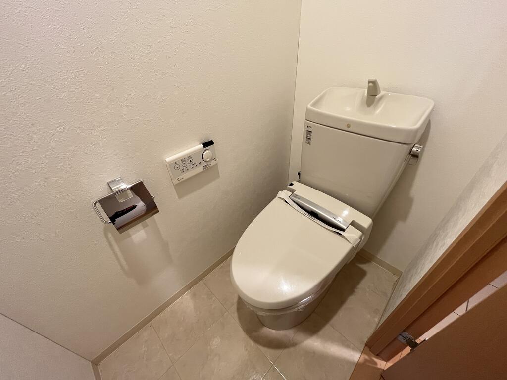 トイレ　温水洗浄便座