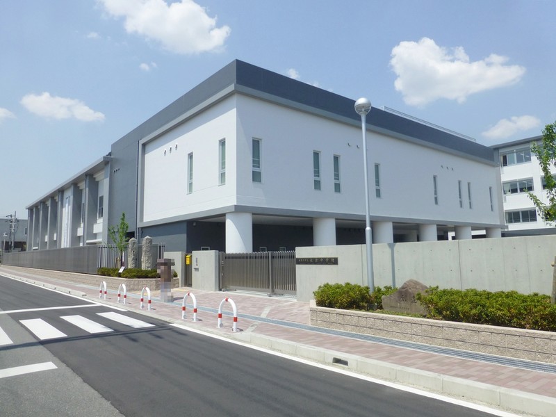 中学校　木津川市立木津中学校（中学校）まで700m