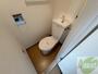 トイレ　こちらはトイレです。清潔感があり、安心して使用できます。