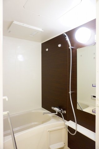 バス・シャワールーム　※モデルルーム参考写真 　家具家電配置例