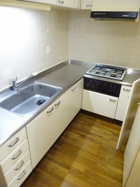 キッチン　他の部屋の写真を使用しており…?