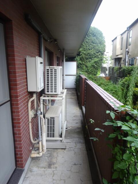 バルコニー　他の部屋の写真を使用しており…?
