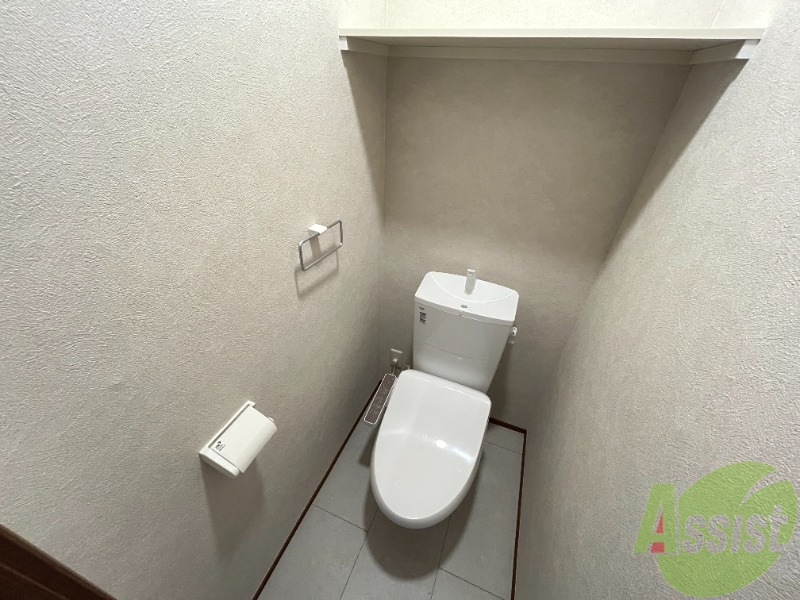 トイレ　トイレは温水洗浄便座付で快適に過ごせそうです。