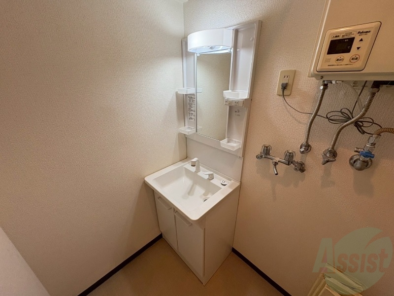 洗面設備　独立洗面台です。大きくてよいですね。シャンプーもできます！