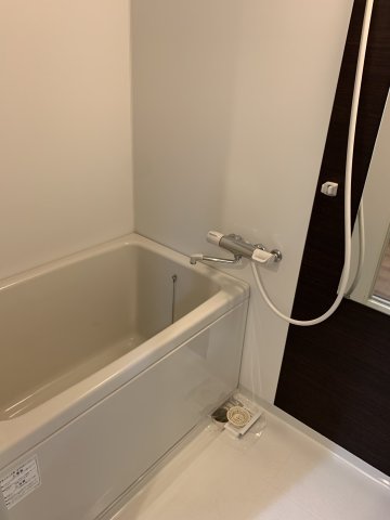 バス・シャワールーム　コンパクトで使いやすいお風呂です