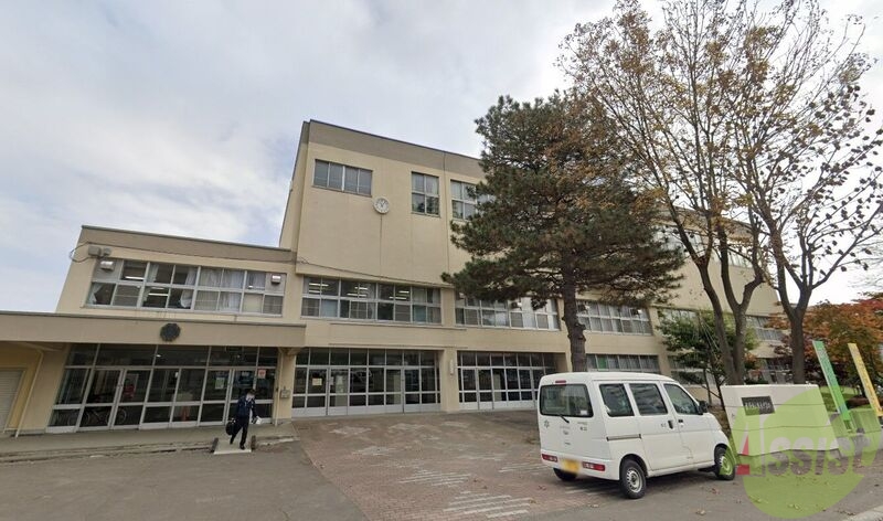 中学校　札幌市立幌東中学校（中学校）まで1185m