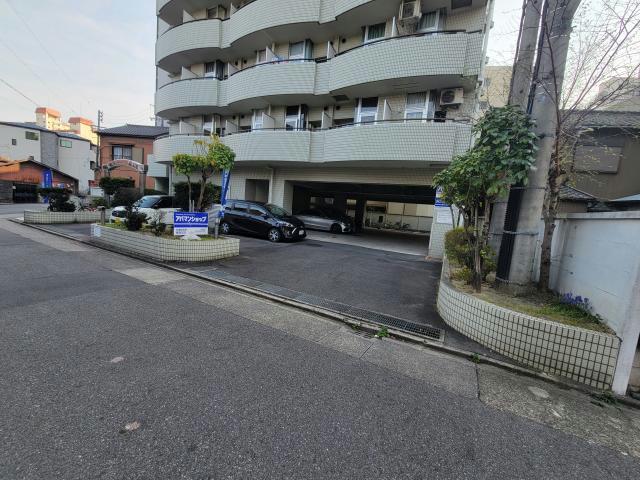 駐車場　駐車場
