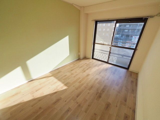 居室・リビング　同物件別部屋写真