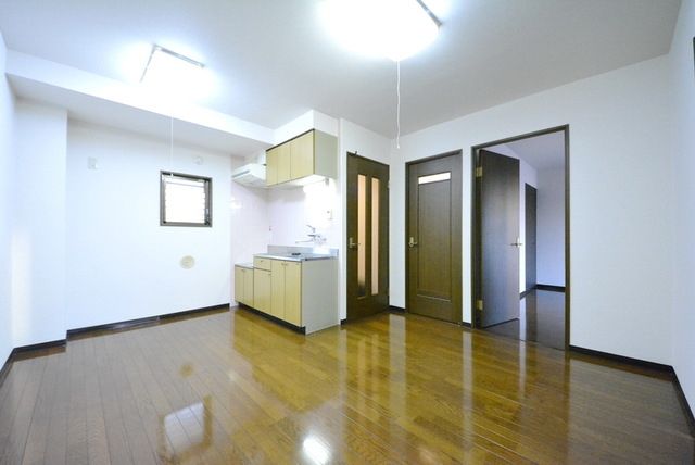 クレール秀光の居間写真