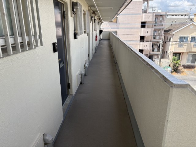 その他共有部分　共用部分の廊下です。綺麗に清掃がされております。