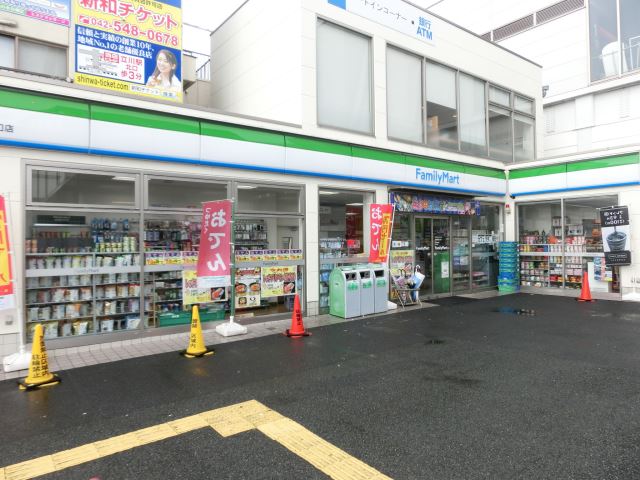 コンビニ　ファミリーマート（コンビニ）まで570m