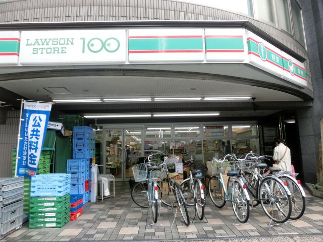 コンビニ　ストア１００（コンビニ）まで700m