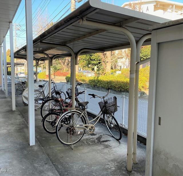 その他設備　屋根付き駐輪場完備