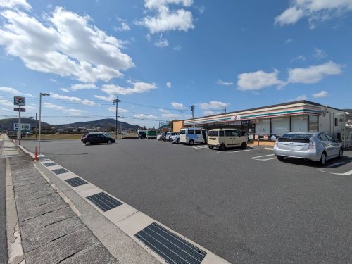 コンビニ　セブン-イレブン 赤磐河本店（コンビニ）まで736m