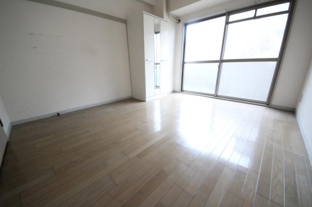 その他部屋・スペース　広くて明るい寝室