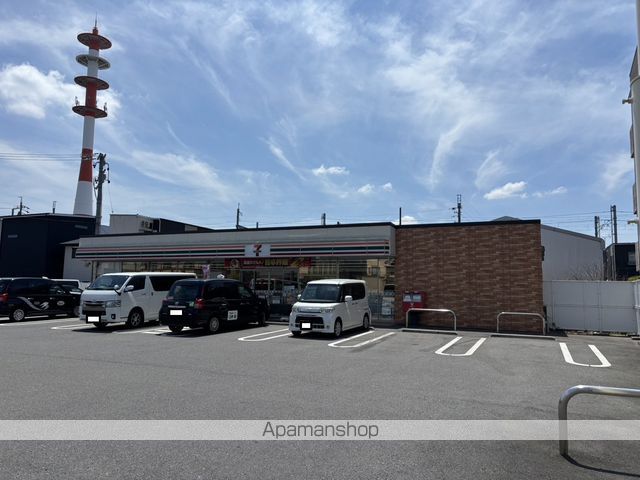 コンビニ　セブンイレブン（コンビニ）まで215m