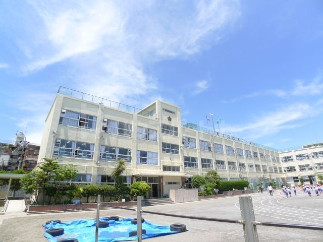 小学校　足立区立渕江小学校（小学校）まで1070m