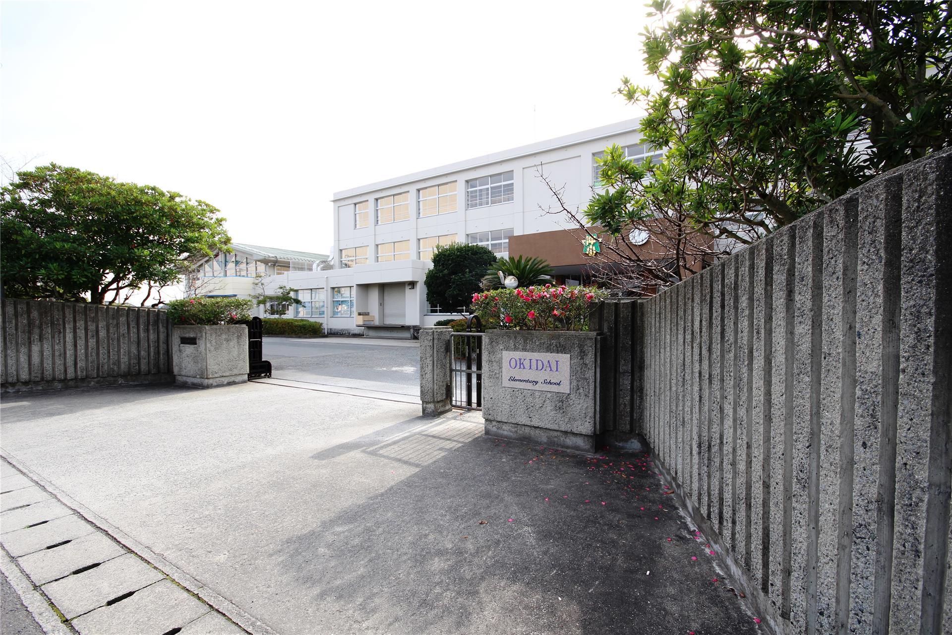 小学校　中津市立沖代小学校（小学校）まで1056m