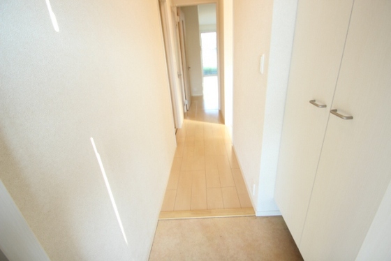 玄関　※別号室の写真です
