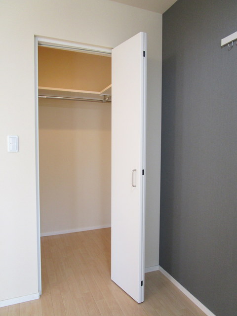 収納　★ウォークインクローゼット★別部屋同タイプ参考写真