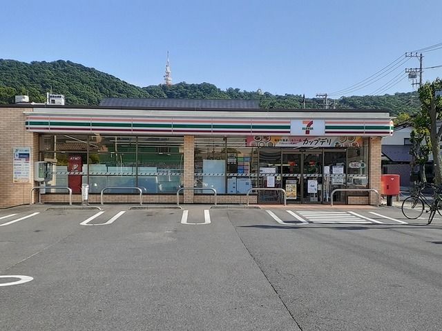 コンビニ　セブンイレブン（コンビニ）まで850m
