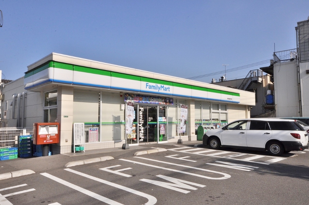 コンビニ　ファミリーマート 若松栄盛川町店（コンビニ）まで563m