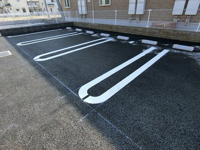 駐車場　駐車場に車を止められます