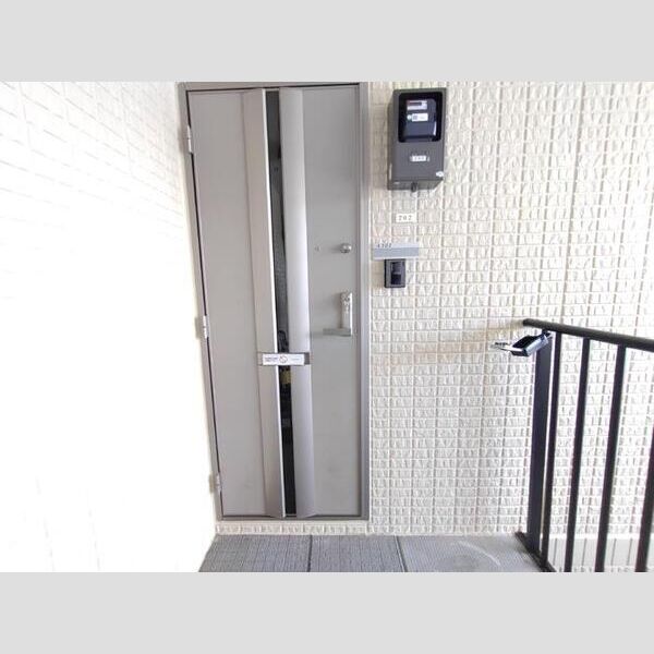 玄関　収納もある玄関です