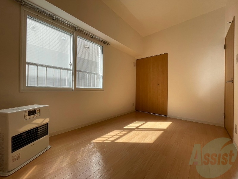その他部屋・スペース　こちらのお部屋は光が差し込む、温かみのあるお部屋です。