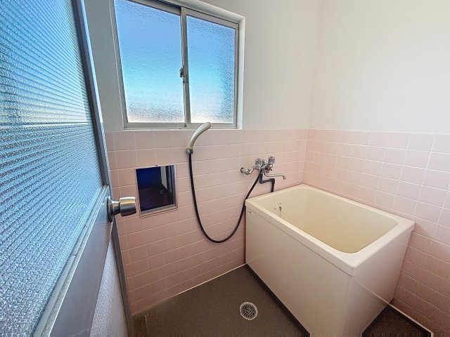 バス・シャワールーム　掲載写真は同型モデルを掲載しており実際のお部屋と仕様等が異な