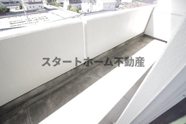 バルコニー　バルコニーからの眺めを楽しみながら食事をしませんか