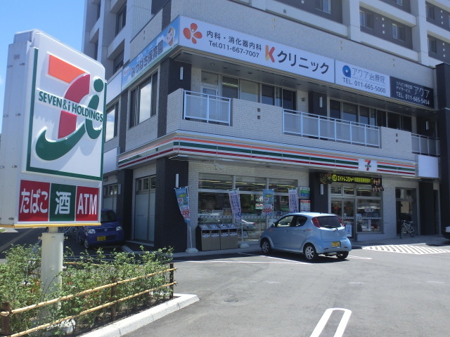 コンビニ　セブンイレブン札幌宮の沢駅前店（コンビニ）まで532m