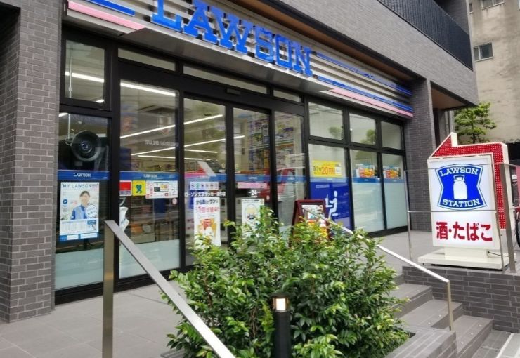 コンビニ　ローソン文京サッカー通り店（コンビニ）まで124m