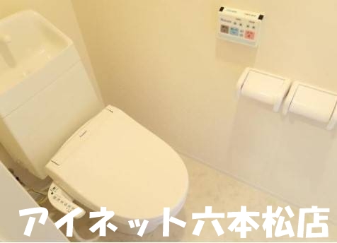 地下鉄七隈線 次郎丸駅 徒歩5分 2階建 築8年のトイレ写真