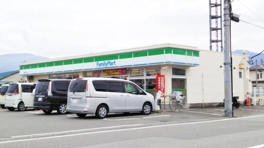 コンビニ　ファミリーマート  田富東花輪店（コンビニ）まで309m
