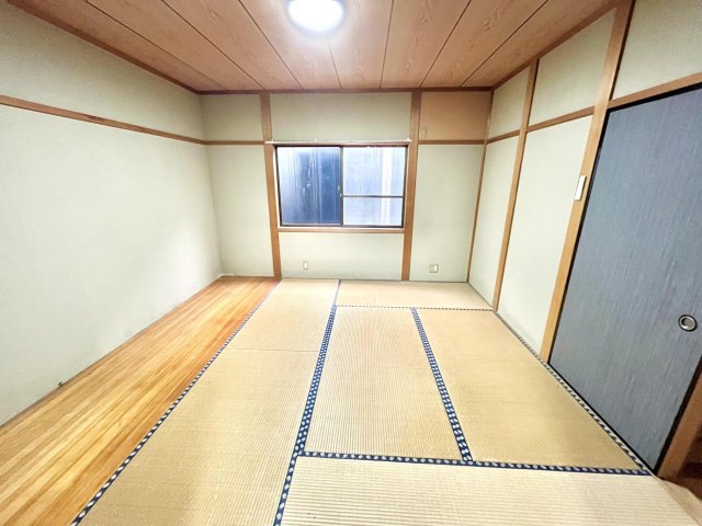 その他　1階には6畳の落ち着く和室