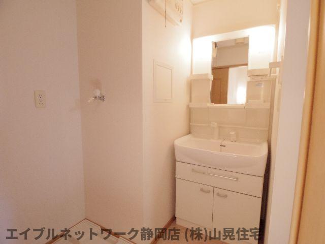 洗面設備　忙しい朝には欠かせない洗面所です