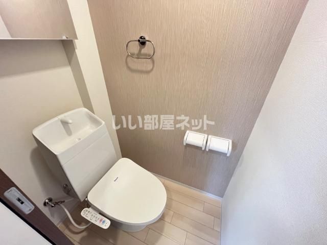 高根沢町新築アパートC棟のトイレ写真