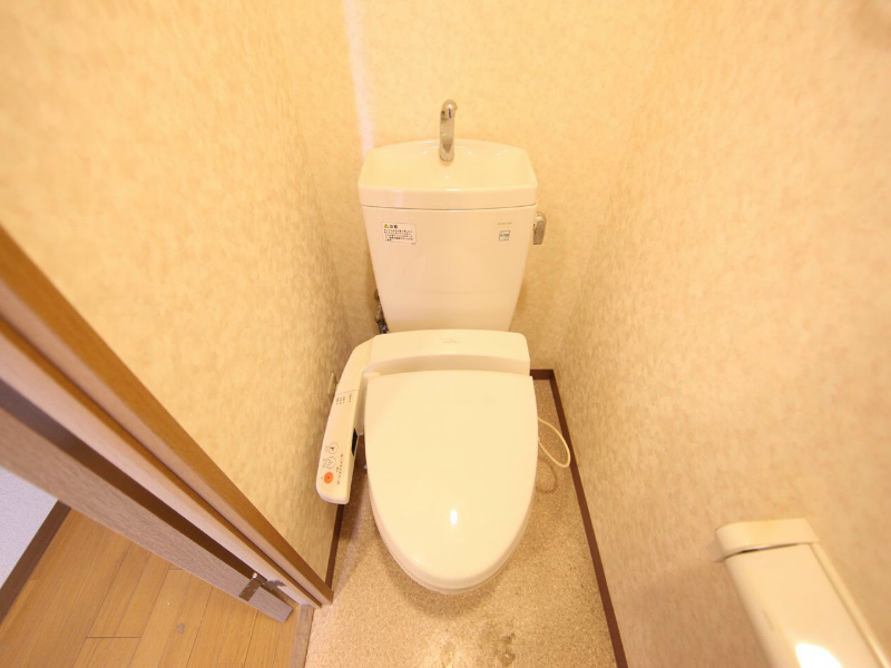 トイレ　温水洗浄暖房便座付トイレ