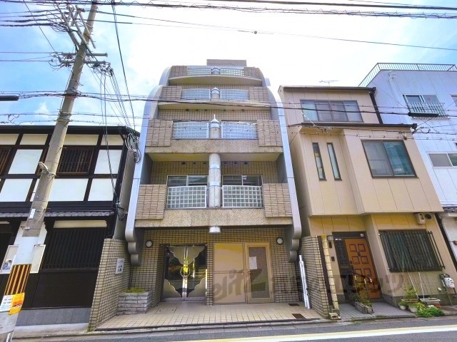 リバティ大和大路の外観写真