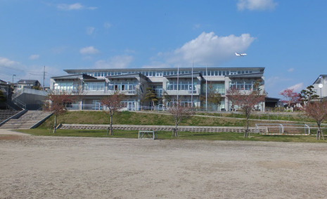 中学校　成田市立久住中学校（中学校）まで629m