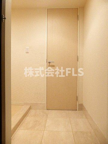 都営大江戸線 麻布十番駅 徒歩5分 10階建 築24年の玄関写真