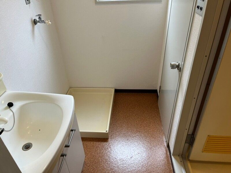 地下鉄御堂筋線 なんば駅 徒歩9分 6階建 築46年の内装写真