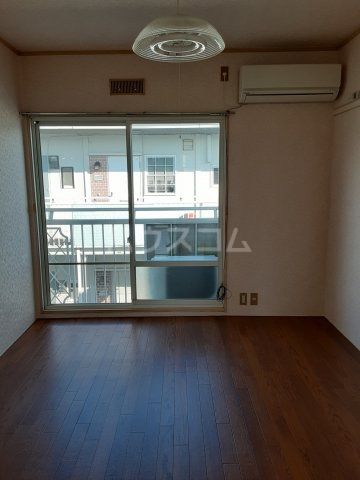 磯部ハイツ月見屋敷Aの居間写真