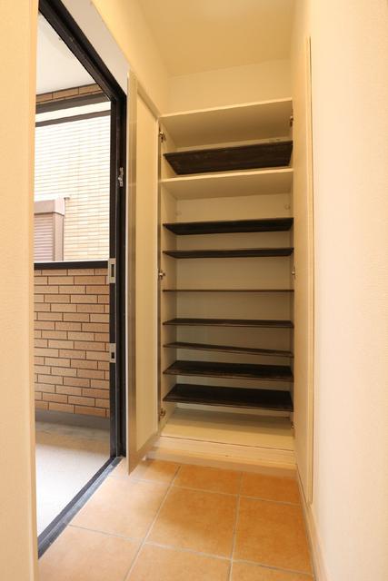 収納　収納　シューズボックス